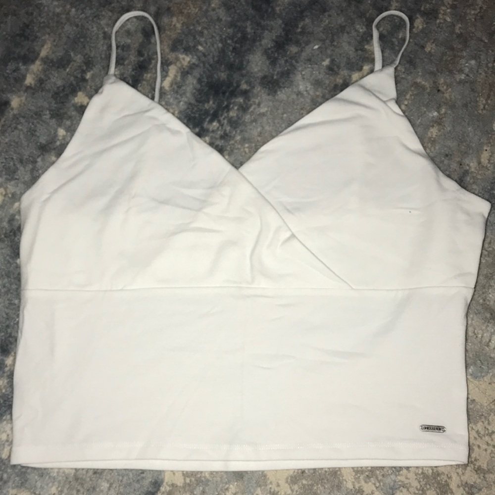 Hollister crop top🤍